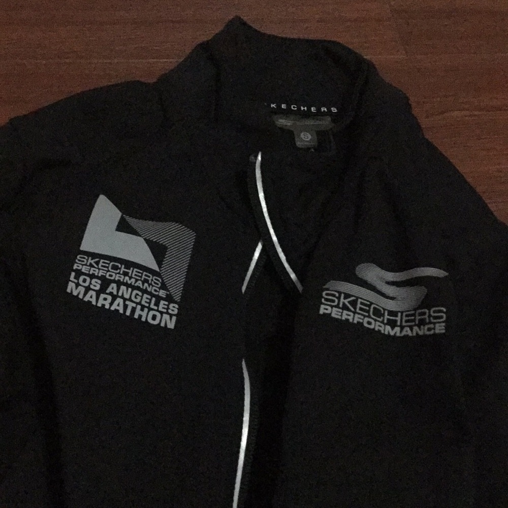sketchers sweater